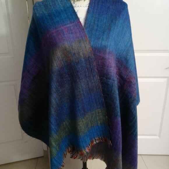Artisanal Alpaca blend Shawl multicolor handmade in Ecuador,assortment of Colors - Picture 8 of 16